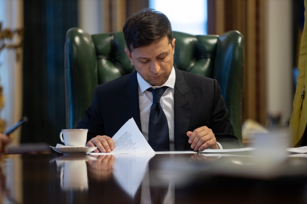 Зеленский подписал "антиколомойский" закон о банках
Зеленский подписал "антиколомойский" закон о банках