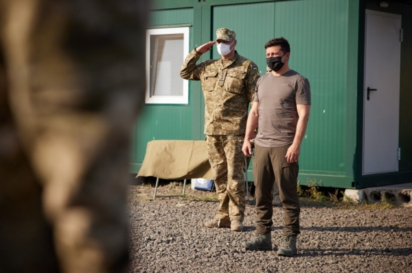 Зеленский посетил КПВВ "Майорское" и позиции ВСУ на линии фронта
Зеленский посетил КПВВ "Майорское" и позиции ВСУ на линии фронта
