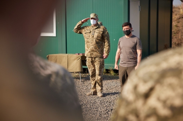 Зеленский посетил КПВВ "Майорское" и позиции ВСУ на линии фронта
Зеленский посетил КПВВ "Майорское" и позиции ВСУ на линии фронта