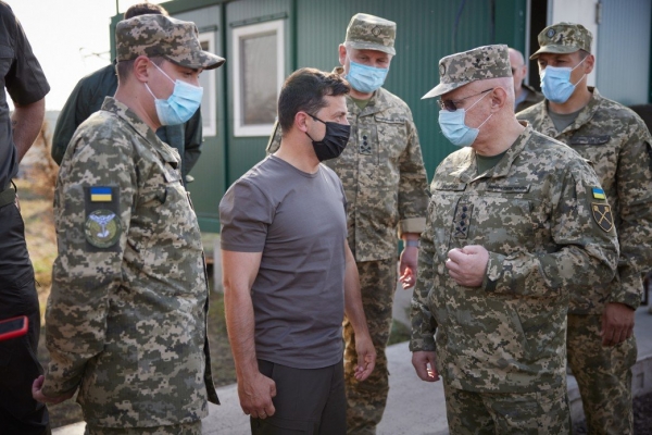 Зеленский посетил КПВВ "Майорское" и позиции ВСУ на линии фронта
Зеленский посетил КПВВ "Майорское" и позиции ВСУ на линии фронта