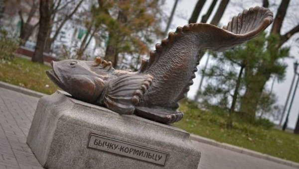 Женское белье, бабушка с семечками, галушки: удивительные памятники Украины Женское белье, бабушка с семечками, галушки: удивительные памятники Украины