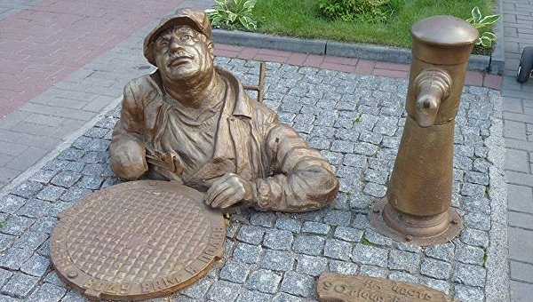 Женское белье, бабушка с семечками, галушки: удивительные памятники Украины Женское белье, бабушка с семечками, галушки: удивительные памятники Украины