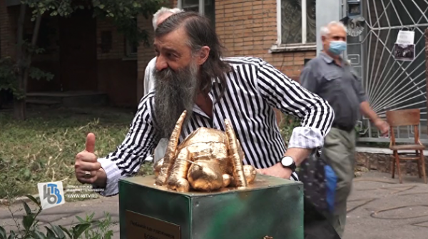 Золотой и без мяса: в России установили памятник борщу Золотой и без мяса: в России установили памятник борщу