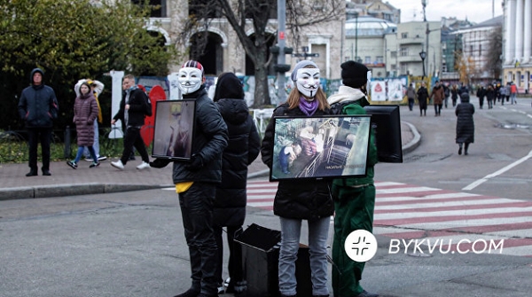 Зоозащитники принесли в центр Киева телевизоры с жестокими кадрами эксплуатации животных Зоозащитники принесли в центр Киева телевизоры с жестокими кадрами эксплуатации животных